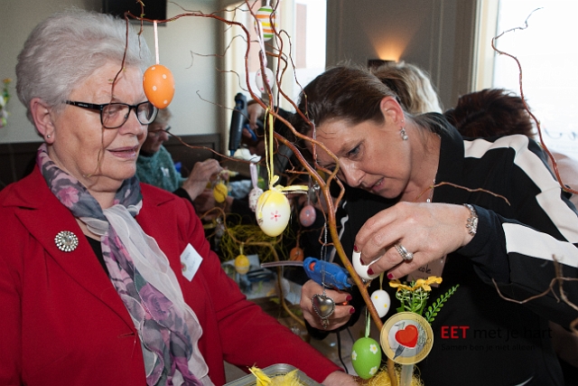 20150322 frans versteden fotografie - tilburginbeeld FRVE0852.jpg - eet met je hart lunch en creatieve workshop paastakken maken